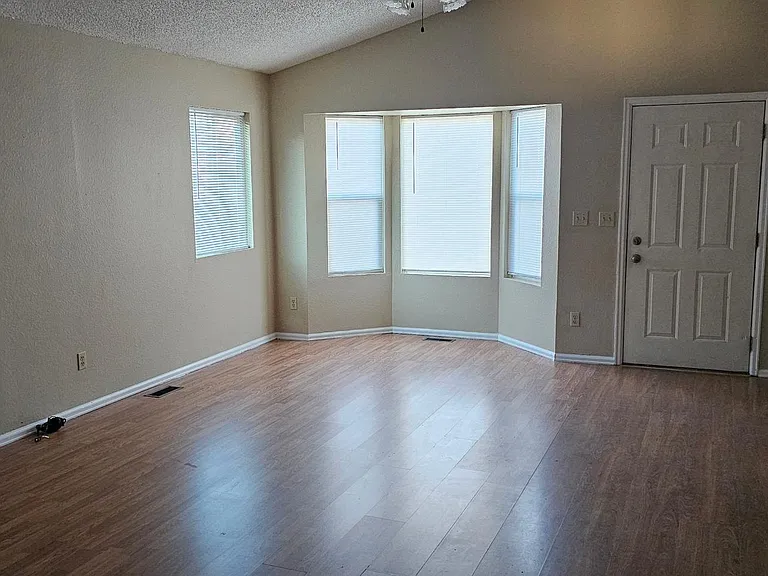 4455 Witches Hollow Ln — Photo 3