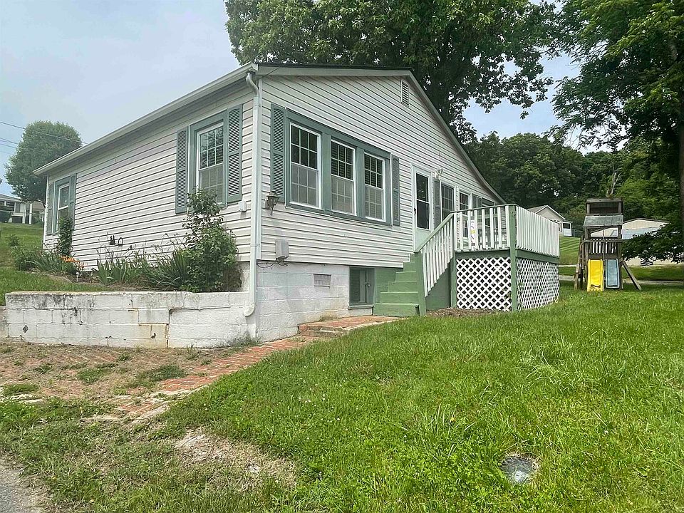1st image of 210 Pippin St NW