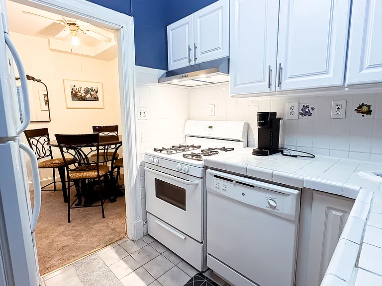 1232 Half St SW #B — Photo 4