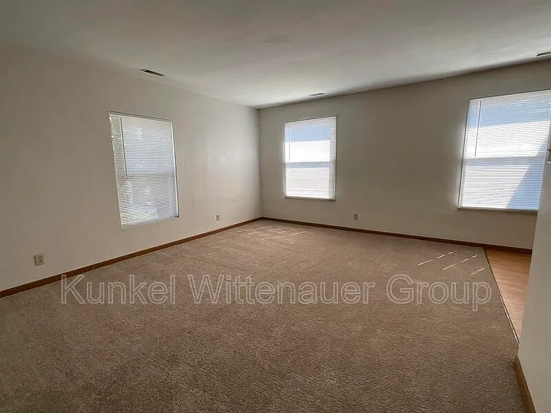 2 bed, 1.0 bath, 900 sqft, $775 — Photo 3