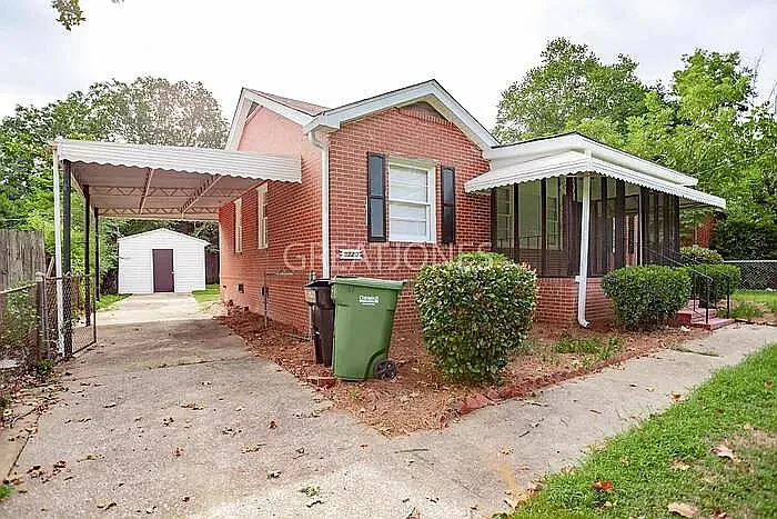 3 bed, 1.0 bath, 1181 sqft, $1,097 — Photo 2
