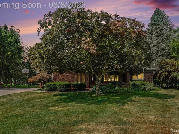 3455 Ramada Dr, Highland, MI 48356