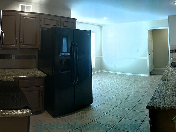 3rd image of 14844 Robinson St