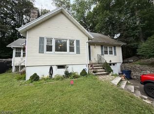 145 Breakneck Rd, Highland Lakes, NJ 07422