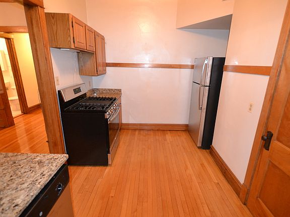 4th image of 3759 N Lakewood Ave APT 2R