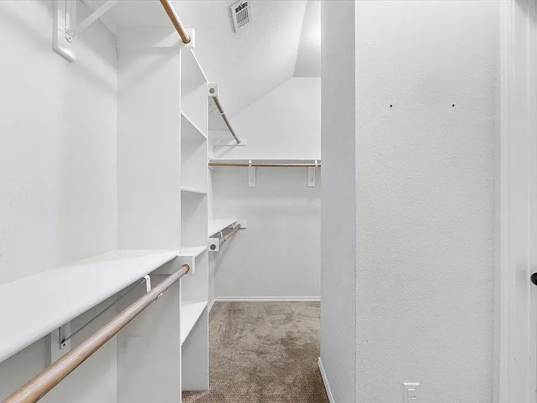 1121 London Dr — Photo 35