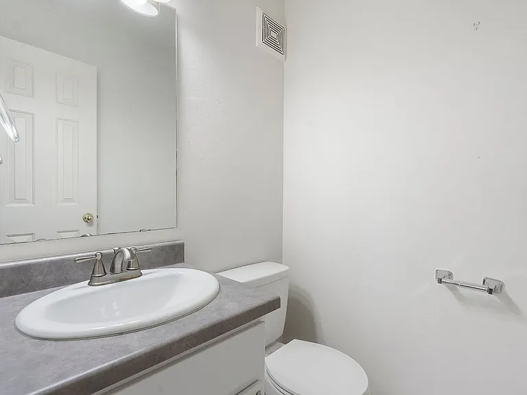 1707 E Walnut Lawn St — Photo 12