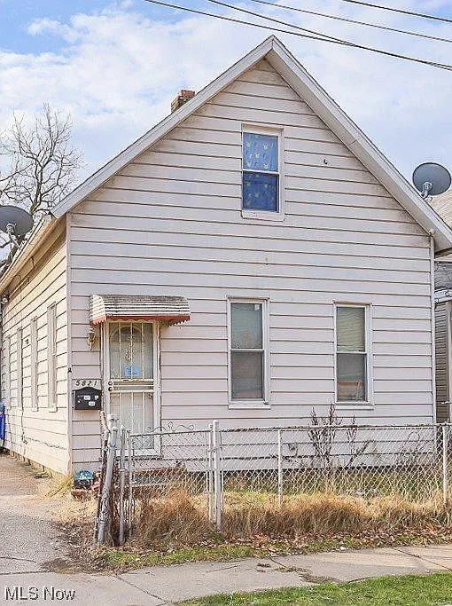 5821 Frontier Ave photo 1