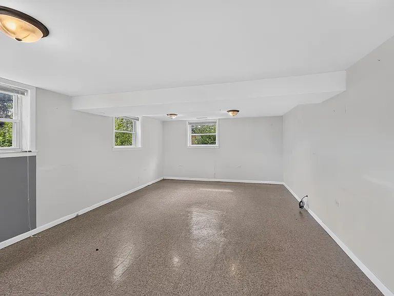 15726 Avalon Ave — Photo 8