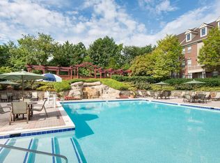 13061 Elm Tree Dr, Herndon, VA 20171
