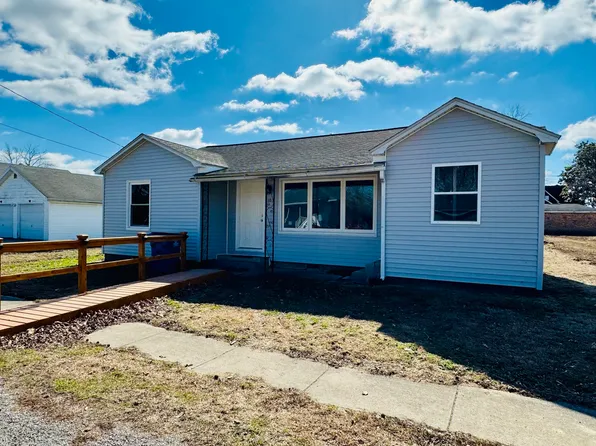 103 E North St, Sesser, IL 62884