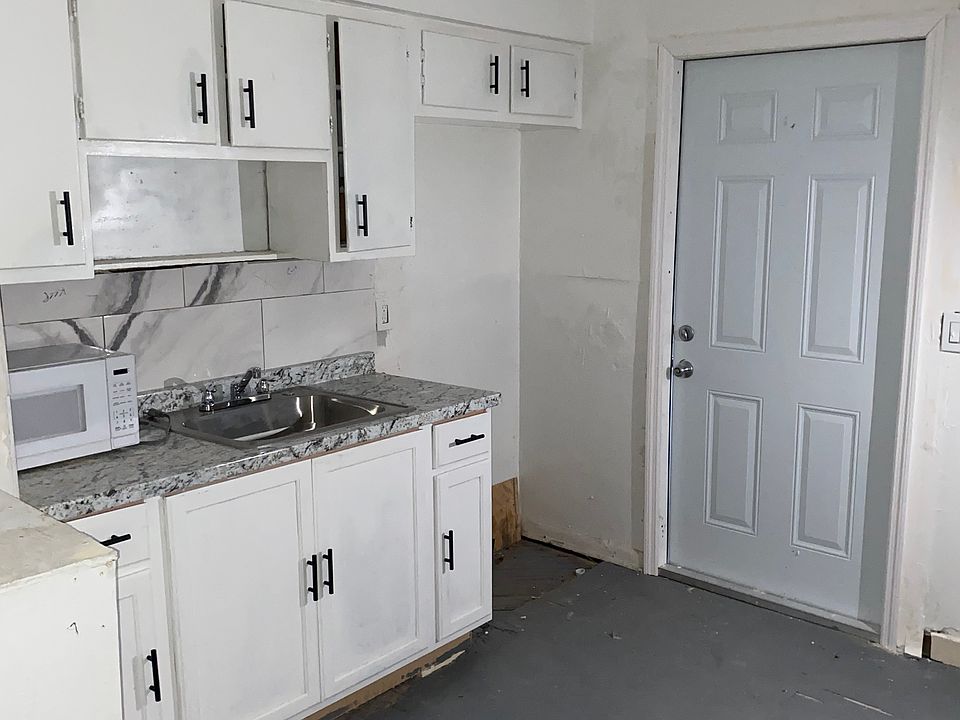 1st image of 1271 W 16th St #1