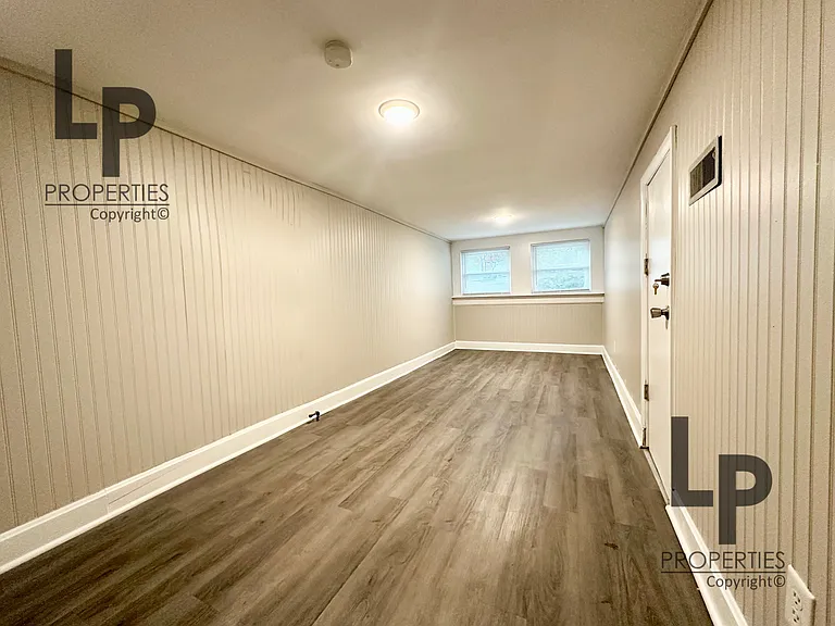 211 E 6th St — Photo 12