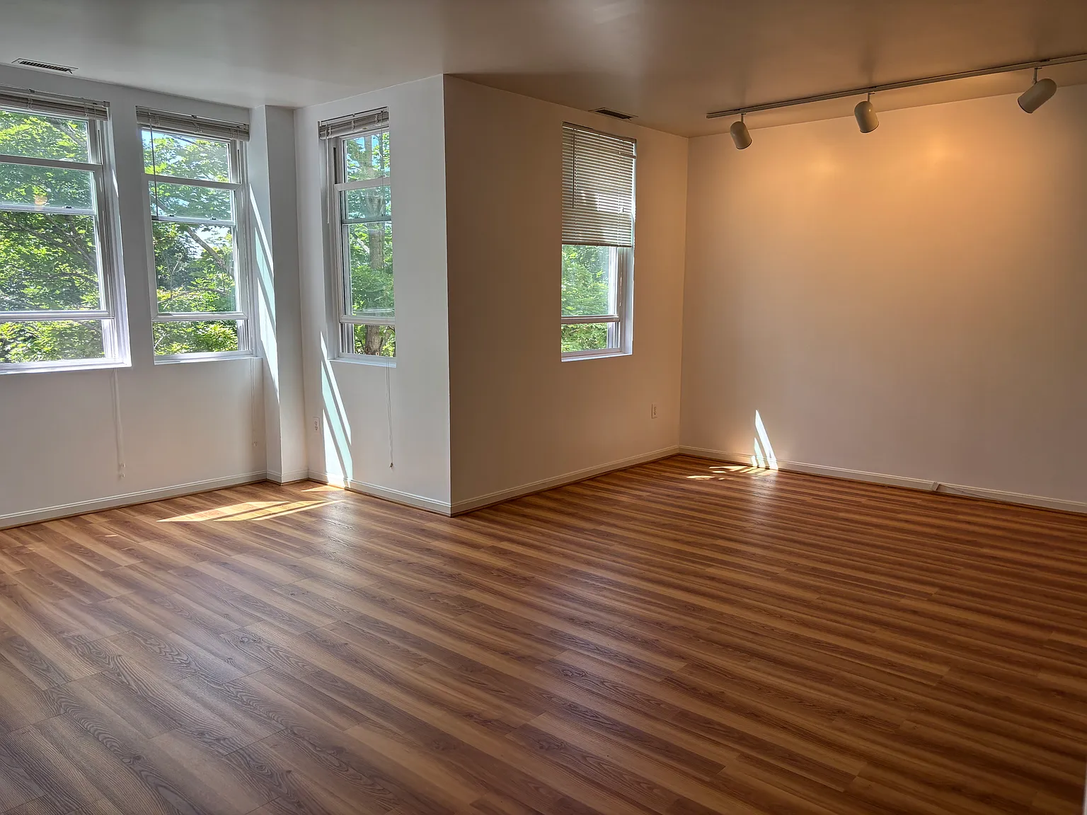 2 bed, 1.5 bath, 910 sqft, $3,500 — Photo 1