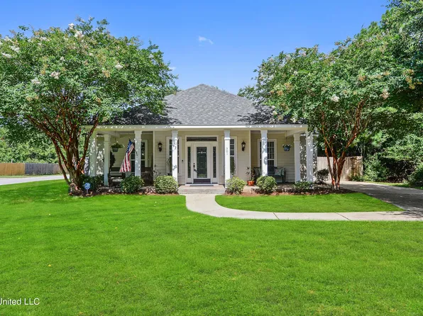 301 Hunter Holw, Waveland, MS 39576