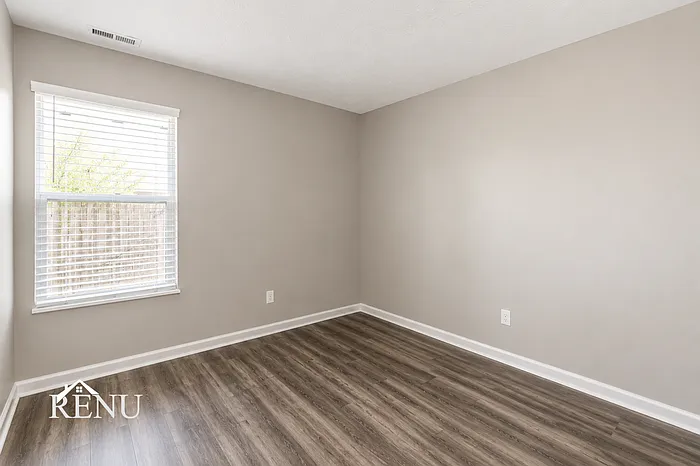 2710 Lucas Dr — Photo 12