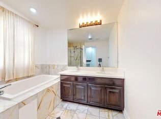 353 S Reeves Dr UNIT 302, Beverly Hills, CA 90212