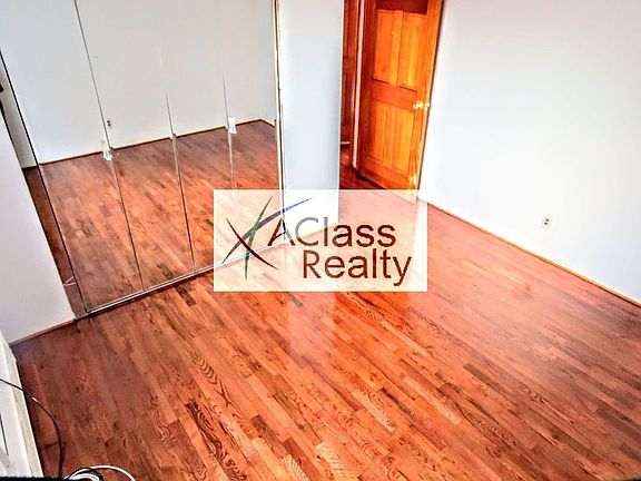 4th image of 4910 21st Ave #2