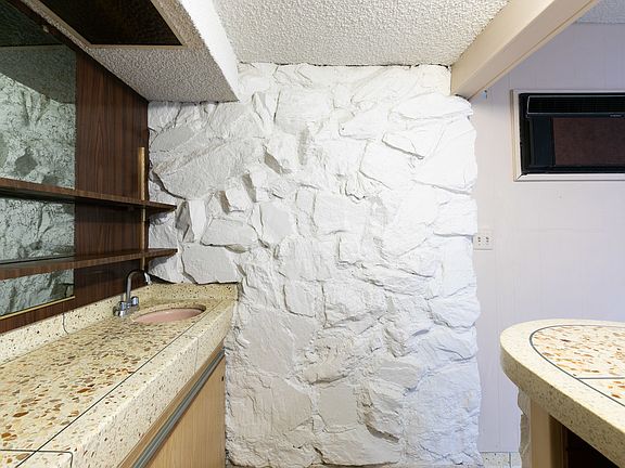 3rd image of 5060 Henderson St