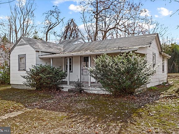 3rd image of 140 Barrett Heights Rd