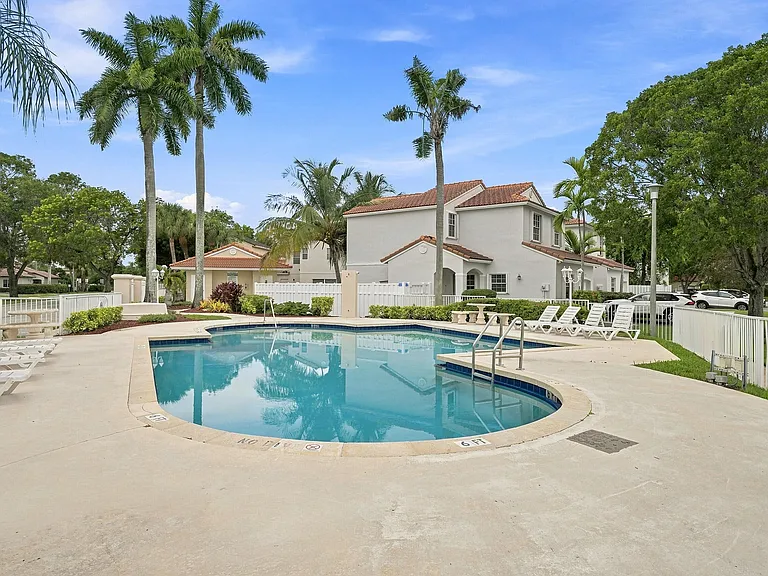 1115 SW 180th Ter — Photo 39