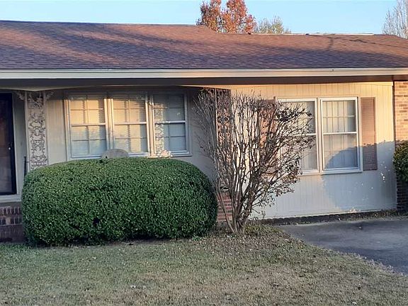 3rd image of 405 Lawndale Dr