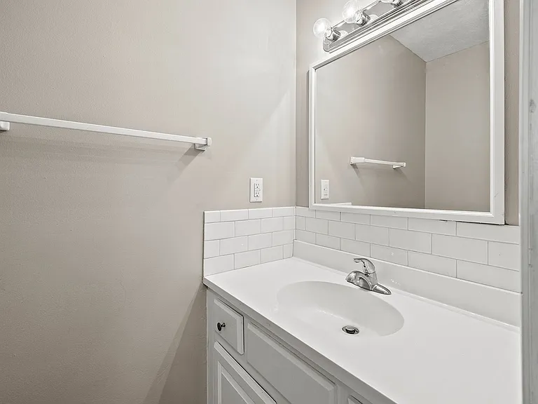 3839 Rome Dr — Photo 23