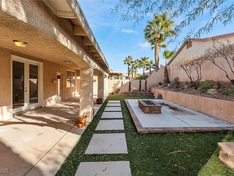 2267 Alanhurst Dr — Photo 35