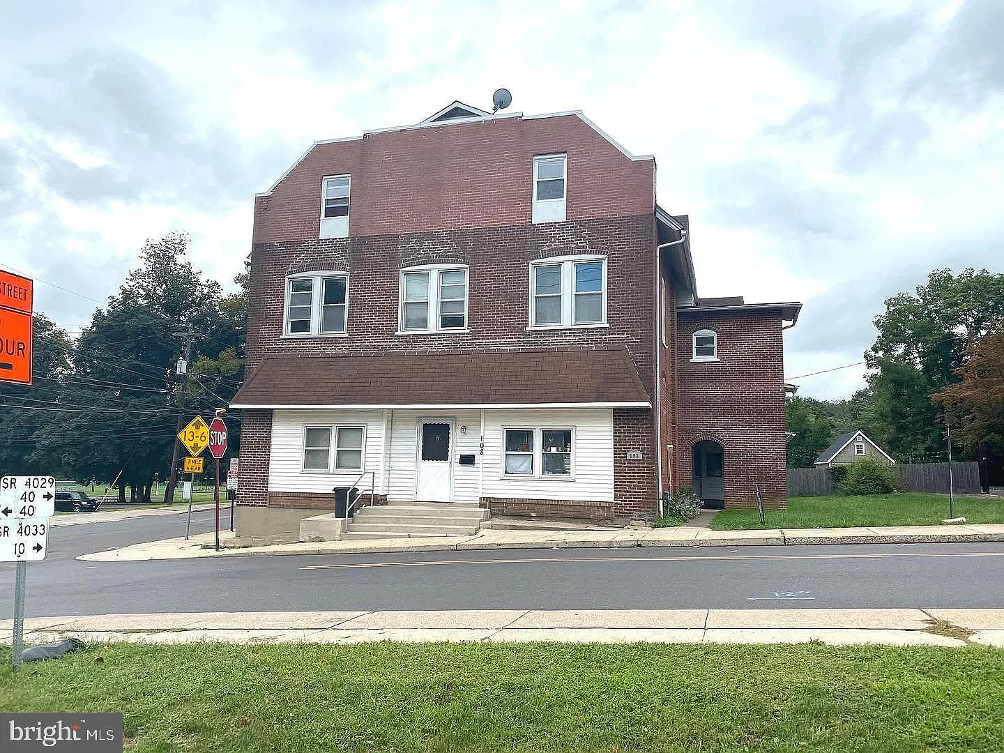 1 bed, 1.0 bath, 6226 sqft, $1,295 — Photo 1