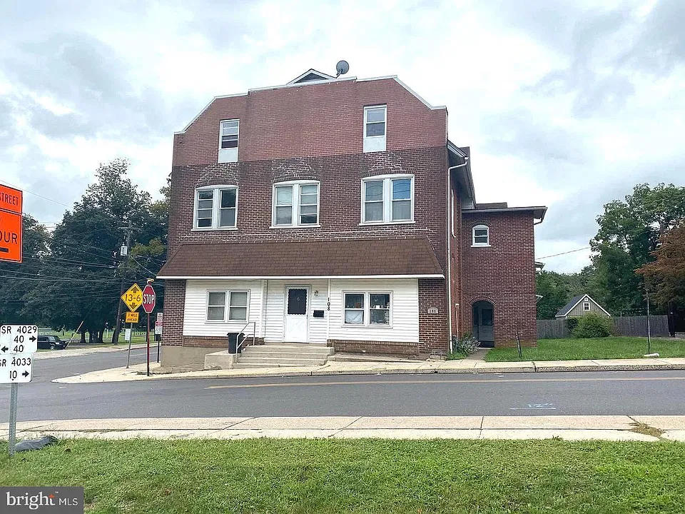108 Lawn Ave #2