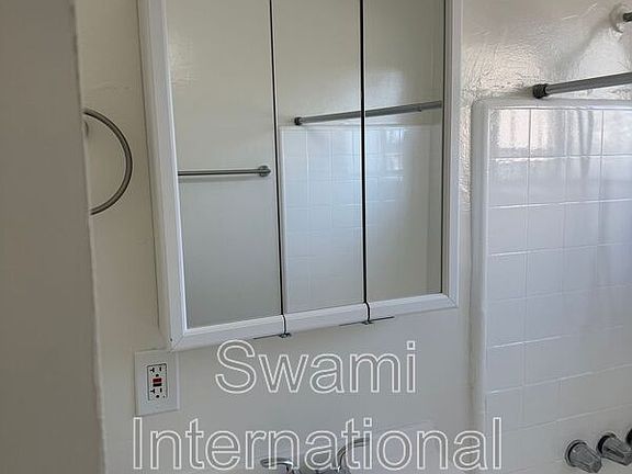 4th image of 1102 1/2 W 92nd St