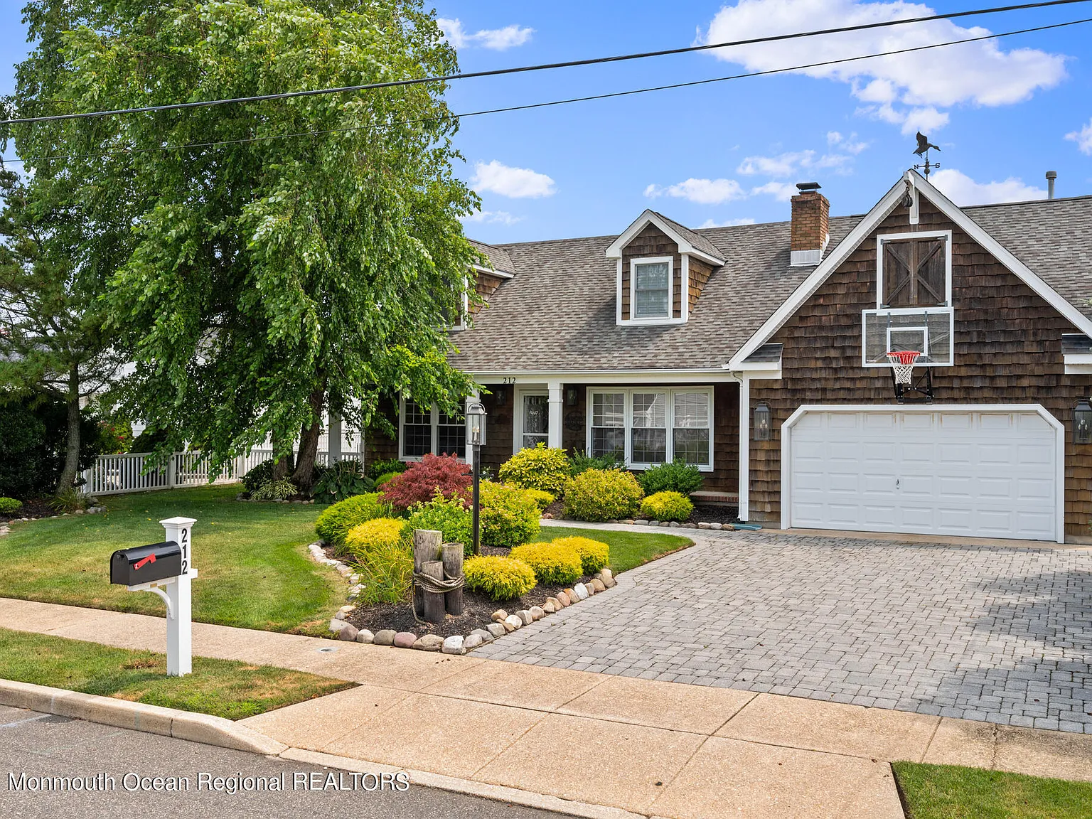 4 bed, 3.5 bath, 2361 sqft, $3,250 — Photo 2