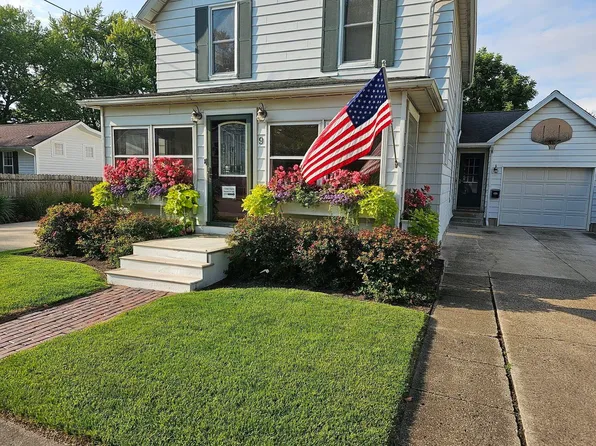 9 Beech St E, Three Oaks, MI 49128