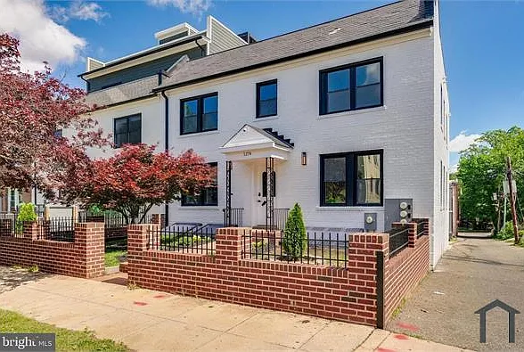 1274 Meigs Pl NE — Photo 1