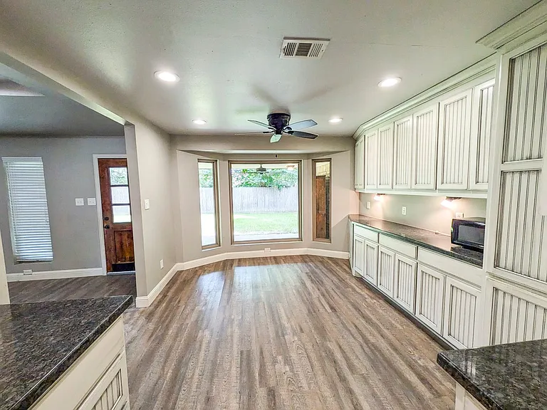 13060 Larch Ln — Photo 7