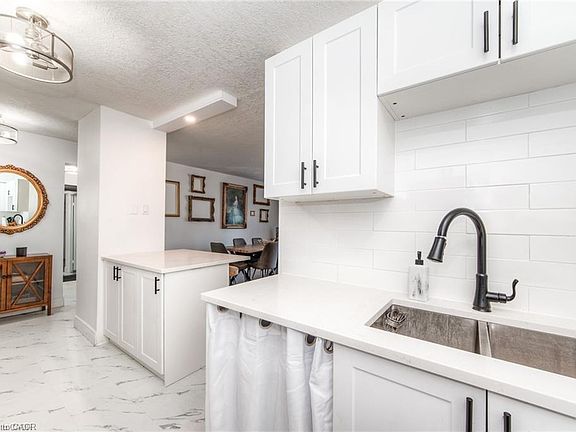 5th image of 225 Harvard Pl #402