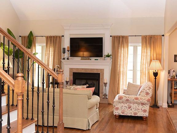 4th image of 2528 Rosemeade Dr