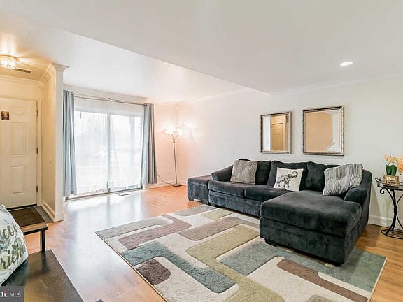 4th image of 100 Giles Pl #5