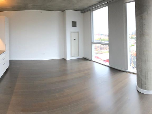 2nd image of 1037 N Larrabee St #904
