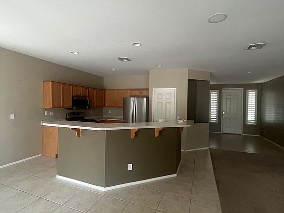 4th image of 1600 E Redwood Pl