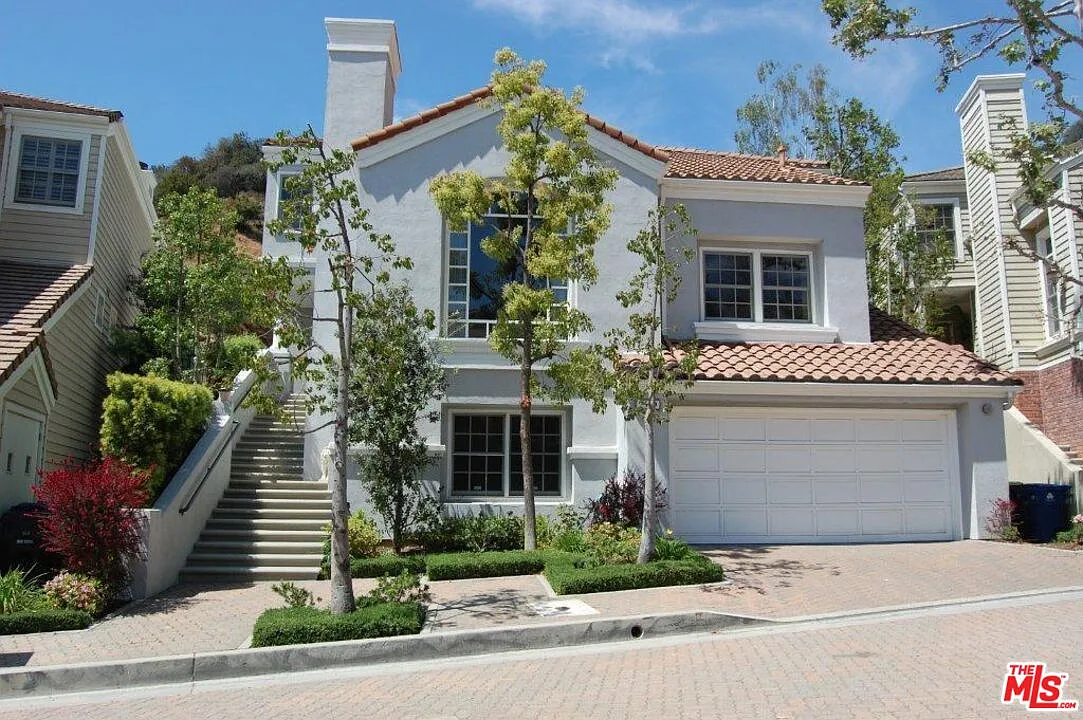 4 bed, 3.5 bath, 3918 sqft, $14,950 — Photo 1