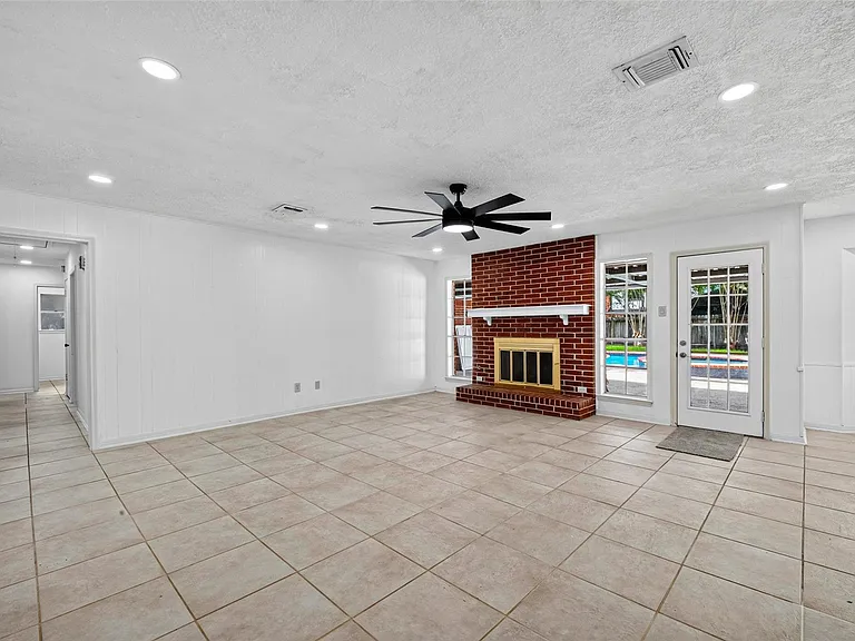 3910 Chile Dr — Photo 20