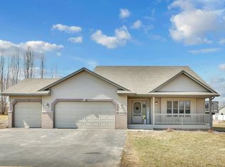 29649 Shoreview Cir, Lindstrom, MN 55045