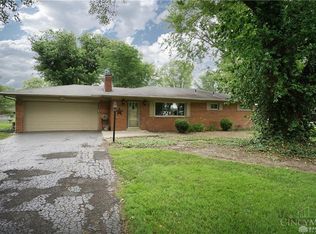 1390 Nutwood Dr, Centerville, OH 45458