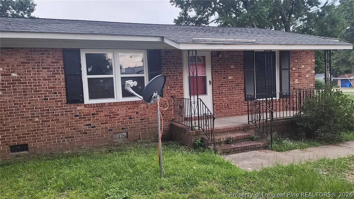 2 bed, 1.0 bath, 873 sqft, $900 — Photo 1