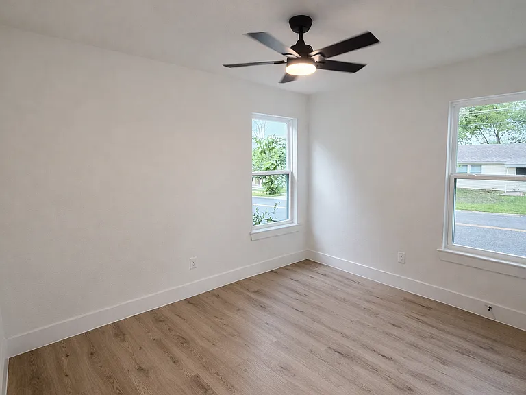502 Duncan Ave — Photo 10