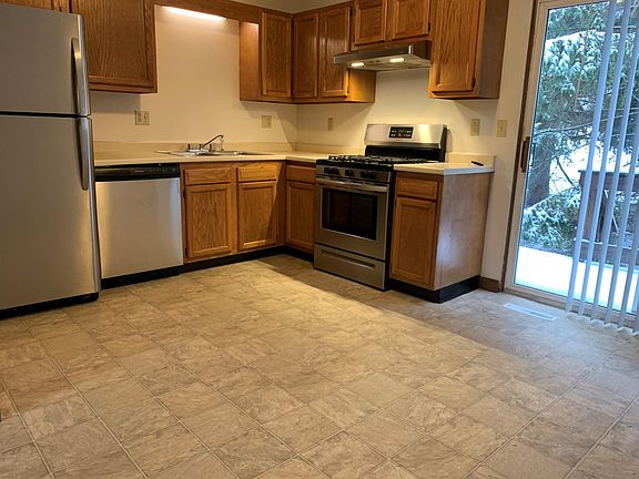 4th image of 1465 Brookwood Village Dr