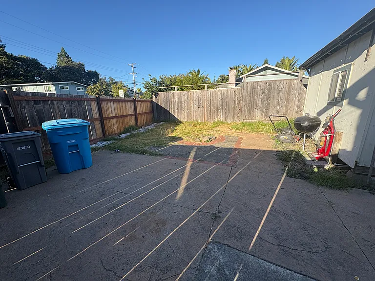 1086 Delport Ave — Photo 8