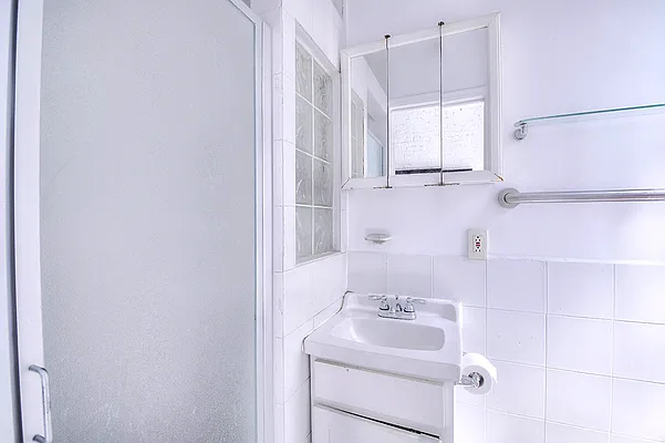 Rented by Urbane Brokerage | media 18