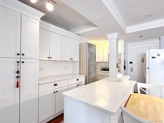 4th image of 17 N Chatsworth Ave #2DE